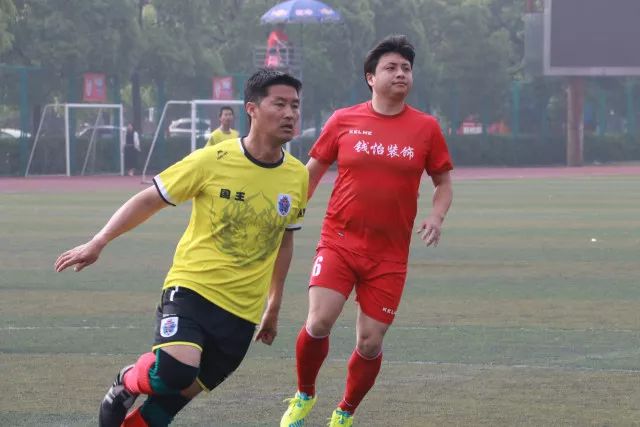 崔康熙发布会发怒：球员很可怜！输球责任是主教练